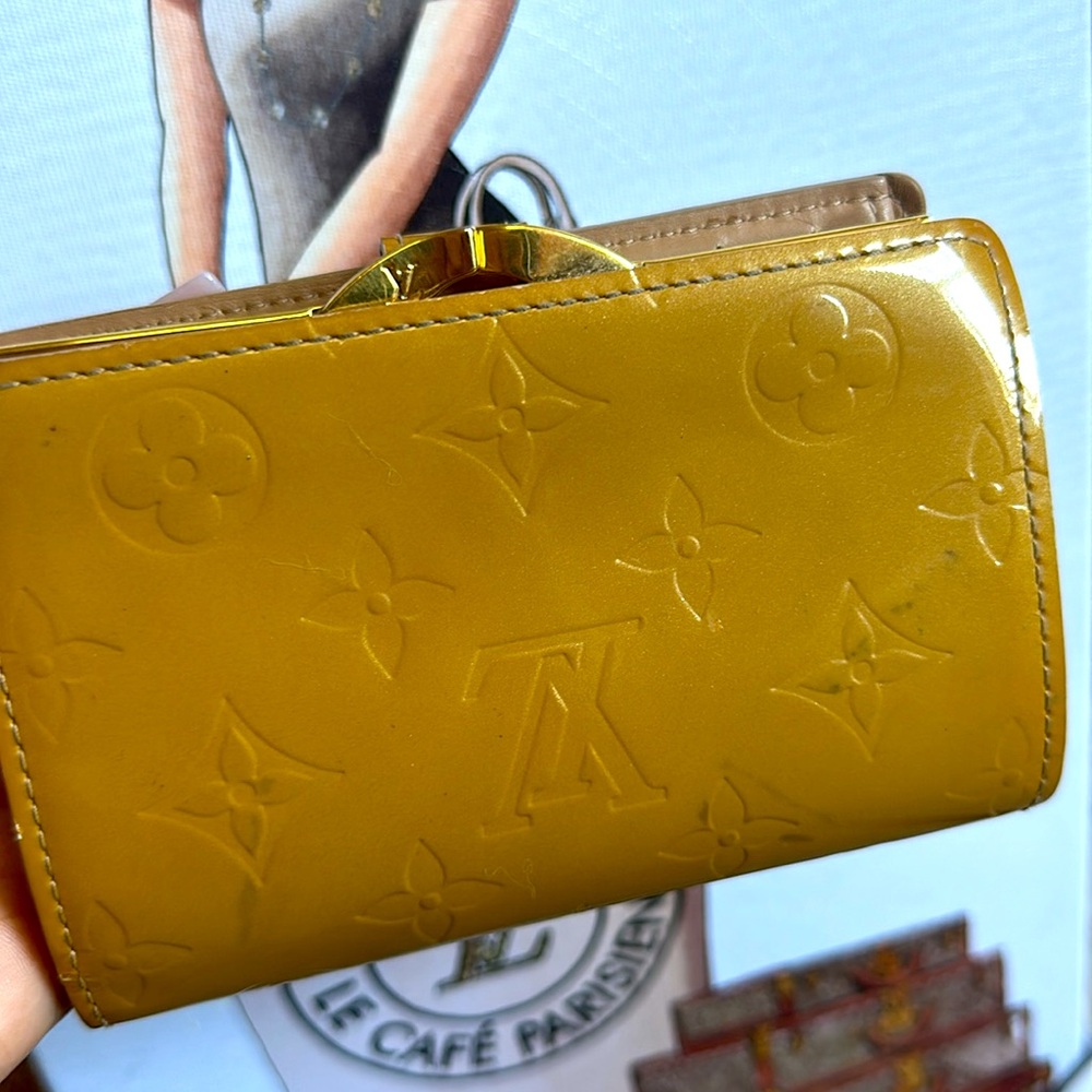 Louis Vuitton verni Kiss lock wallet - Picture 11 of 11